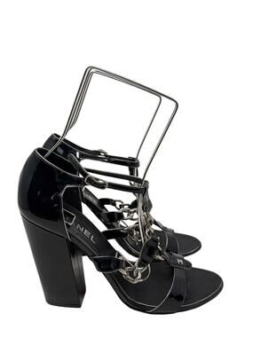 Chanel CC Patent Leather T Strap Silver Chain Accent Navy Blue Sandals Size 40